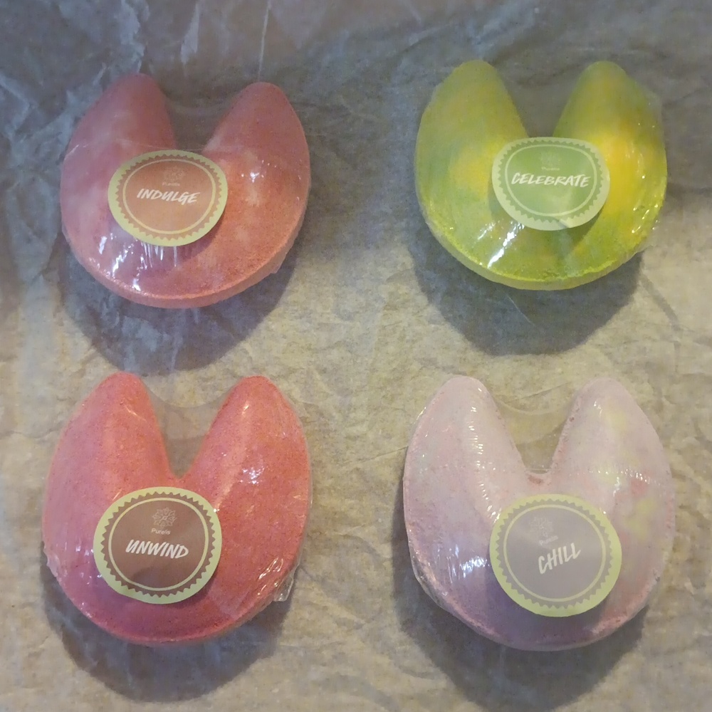 Fortune Telling Soothing Bath Bombs 4 ct